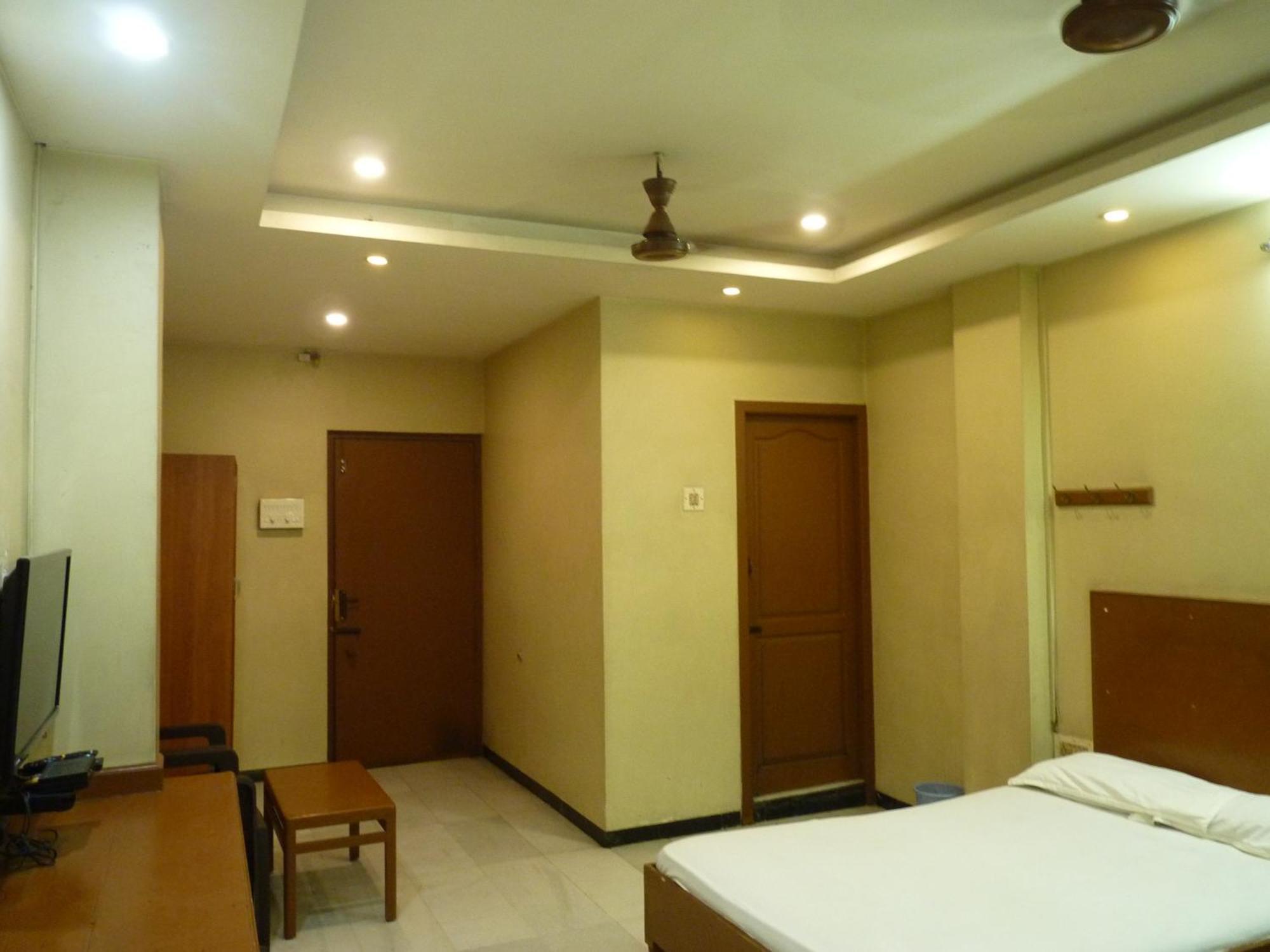 Mettuppālaiyam Nanda Lodge מראה חיצוני תמונה