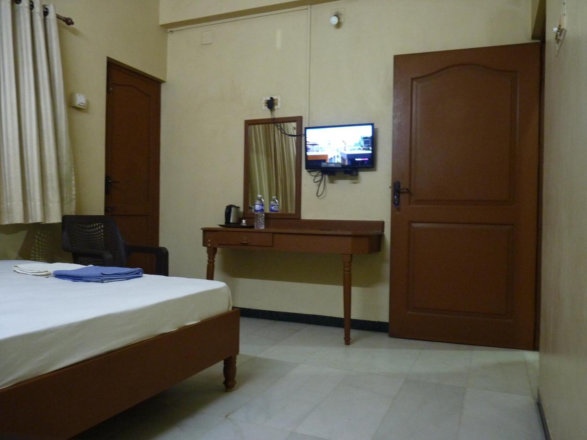 Mettuppālaiyam Nanda Lodge מראה חיצוני תמונה